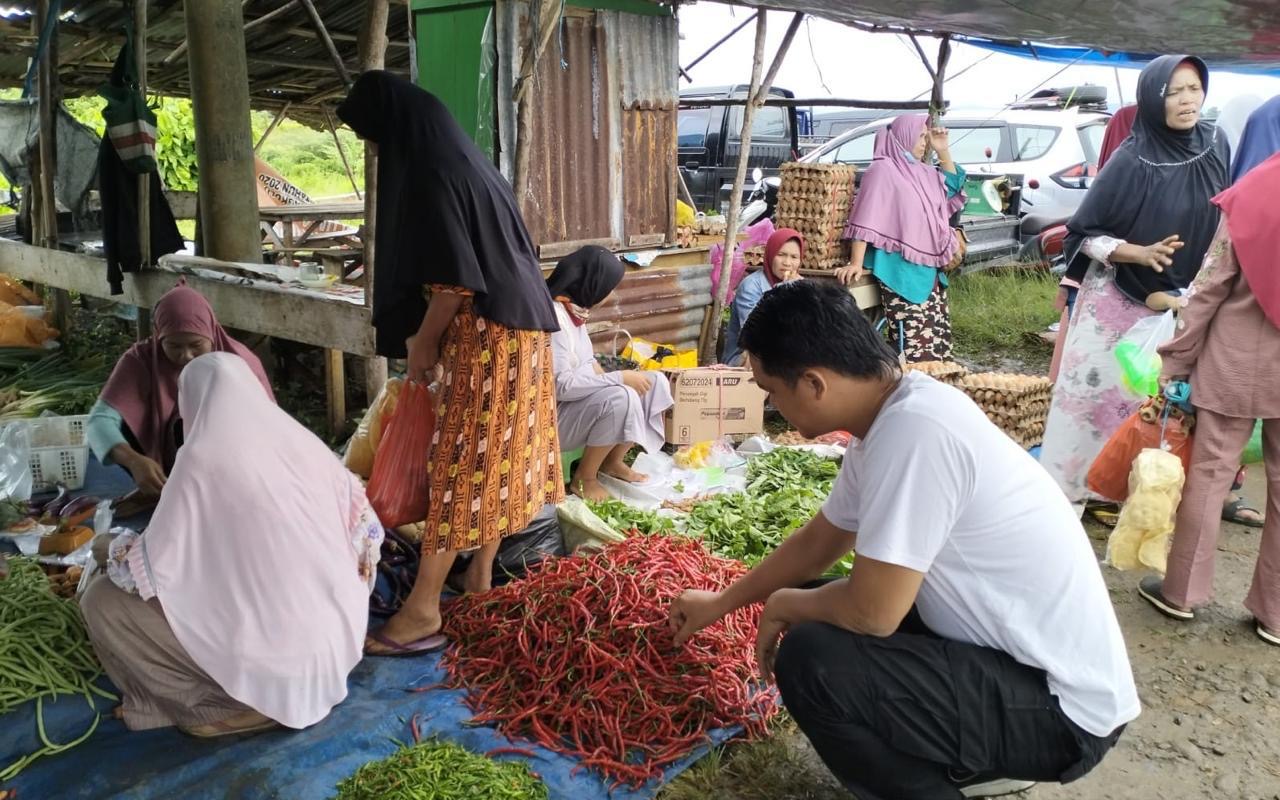 Polres Seluma Monitoring Harga Sembako, Pastikan Pasokan Aman dan Harga Stabil di Pasar Sembayat