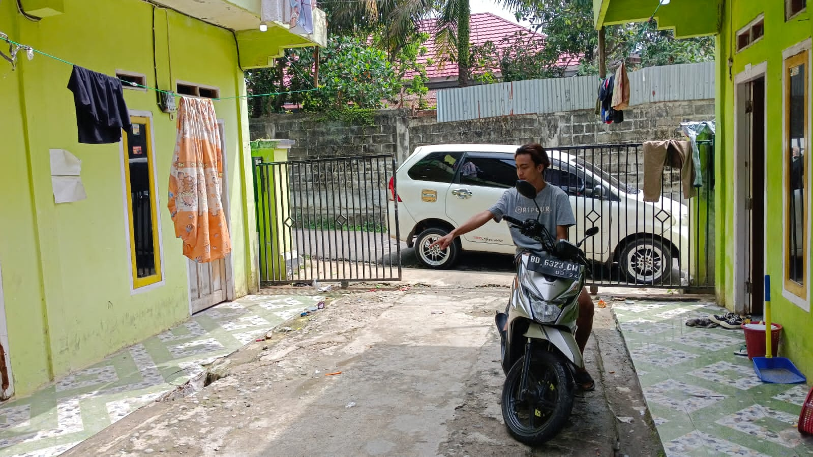 Diintai Penghuni Kost, Pencuri Motor Dihajar Massa di Jalan Padat Karya