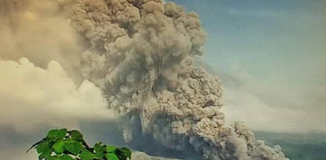 Erupsi Gunung Semeru: Pagi Ini Masih Luncurkan Awan Panas Sejauh 1.000 Meter