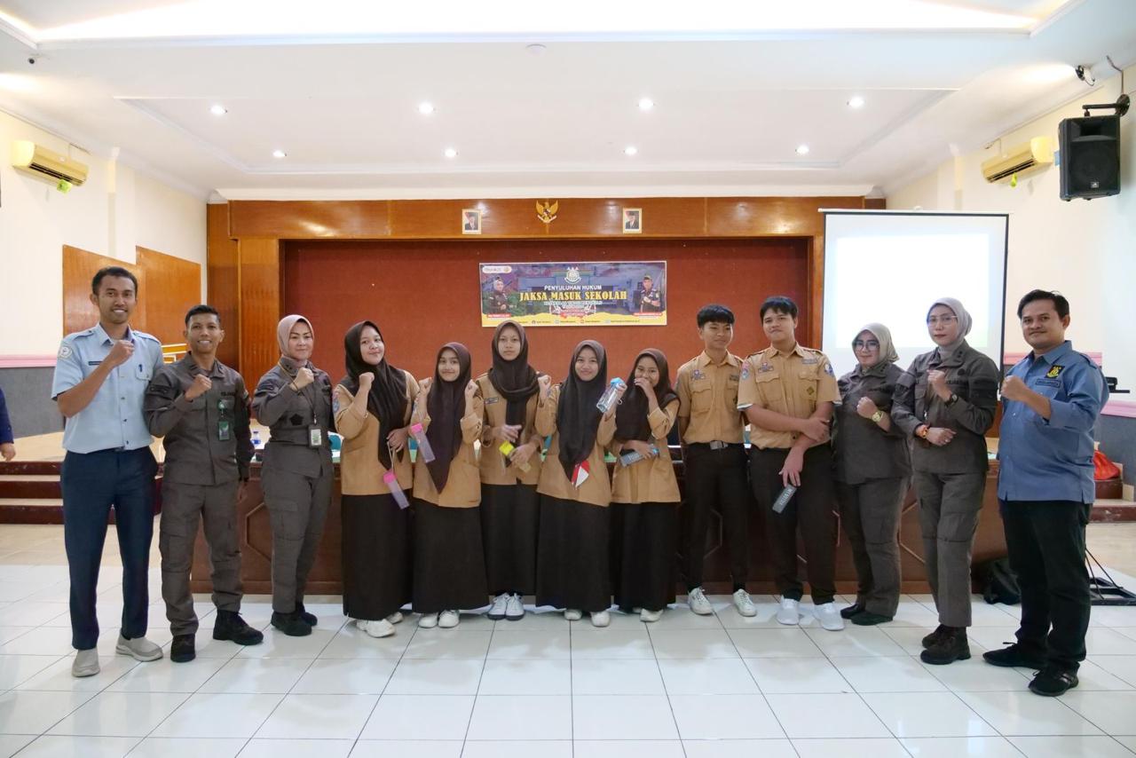 Program Jaksa Masuk Sekolah, Kejaksaan Tinggi Bengkulu Sambangi SMK 16 Farmasi Bengkulu