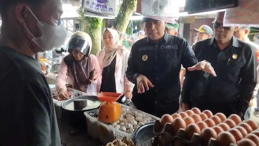 Pantau Harga di Pasar, Bupati Sebut Kenaikan Bahan Pokok Dampak Program Makan Bergizi Gratis