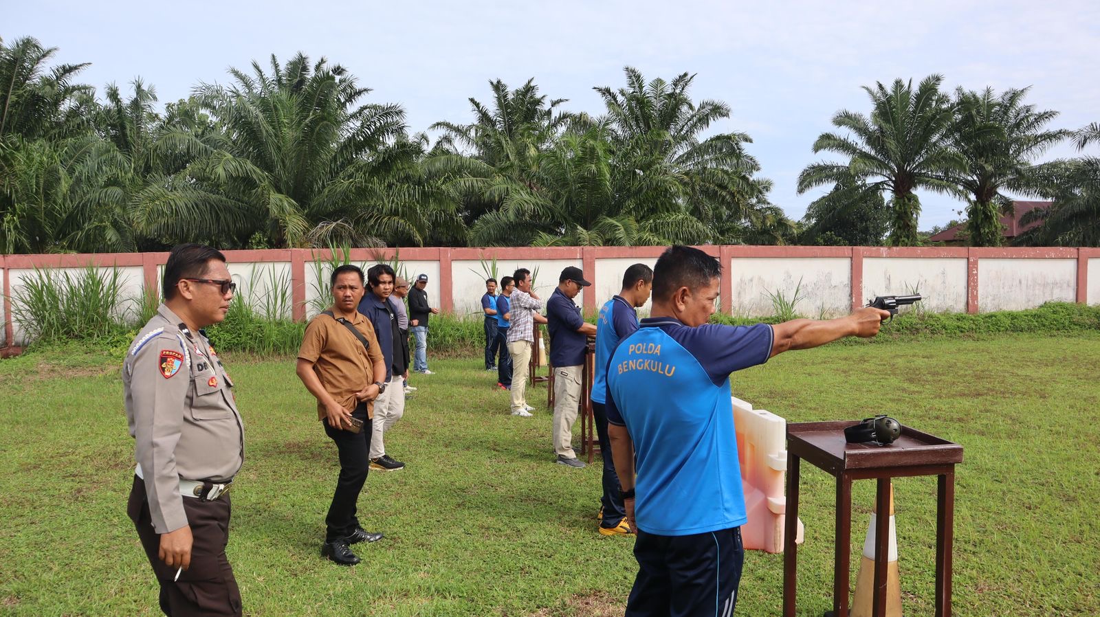 Polres Bengkulu Selatan Gelar Latihan Menembak, Tingkatkan Kemampuan Personel