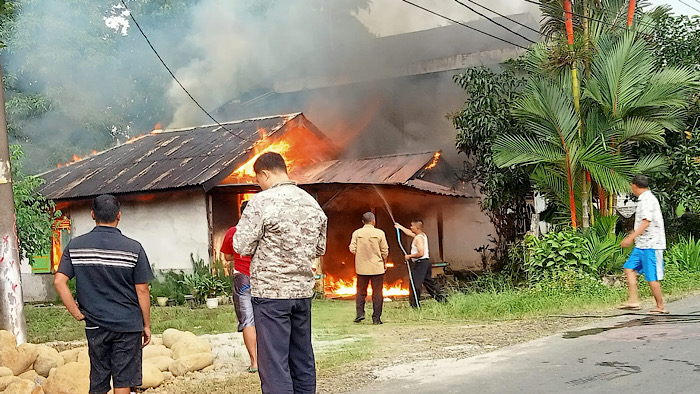 BREAKING NEWS: Isi BBM, Si Jago Merah Hanguskan Rumah di Bengkulu Utara