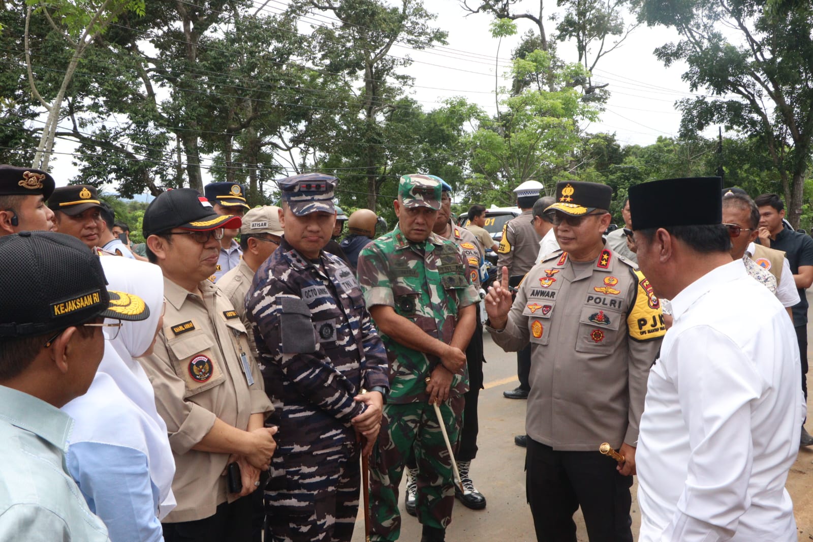 Kapolda Bengkulu Bersama Plt. Gubernur Pantau Pelaksanaan Pilkada 2024 di Bengkulu