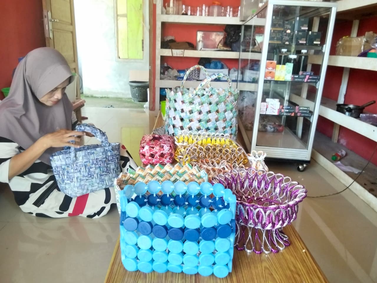 Yayasan Sehati Bengkulu Olah Sampah Plastik Jadi Produk Bernilai Jual