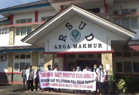 Massa Forum Dokter RSUD Argamakmur Gelar Aksi Demo, Tuntut Direktur Utama Turun Jabatan