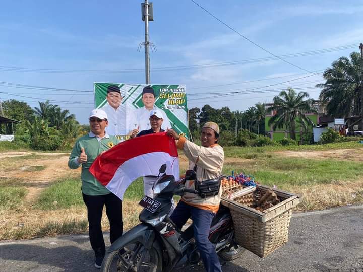 Pemkab Seluma Bagikan 1.500 Bendera Merah Putih untuk Masyarakat