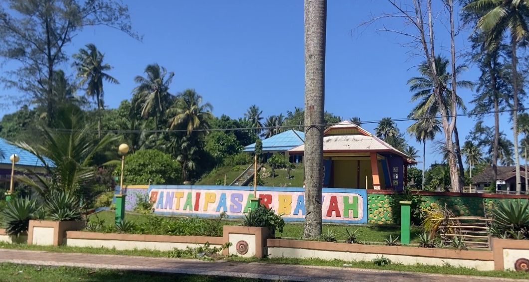 Pantai Pasar Bawah Makin Terang, Dinas Pariwisata Bengkulu Selatan Pasang 40 Lampu Jalan