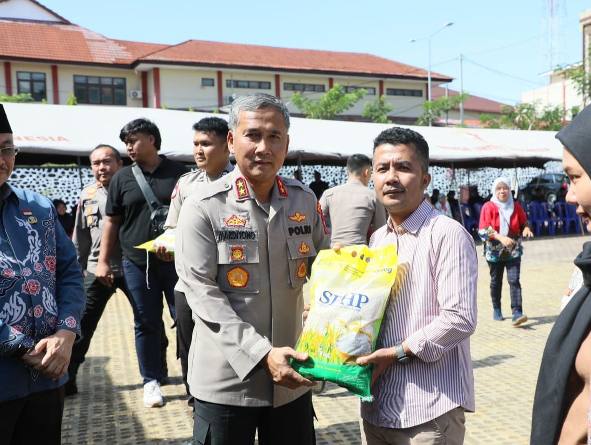 Kapolda Bengkulu Launching Gerakan Pangan Murah, 22 Ton Beras Dibagikan di 15 Titik