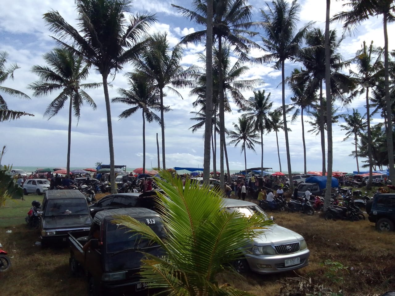 Hari Kedua Lebaran 2025, Pantai Ancol Maras Ramai Dikunjungi Masyarakat
