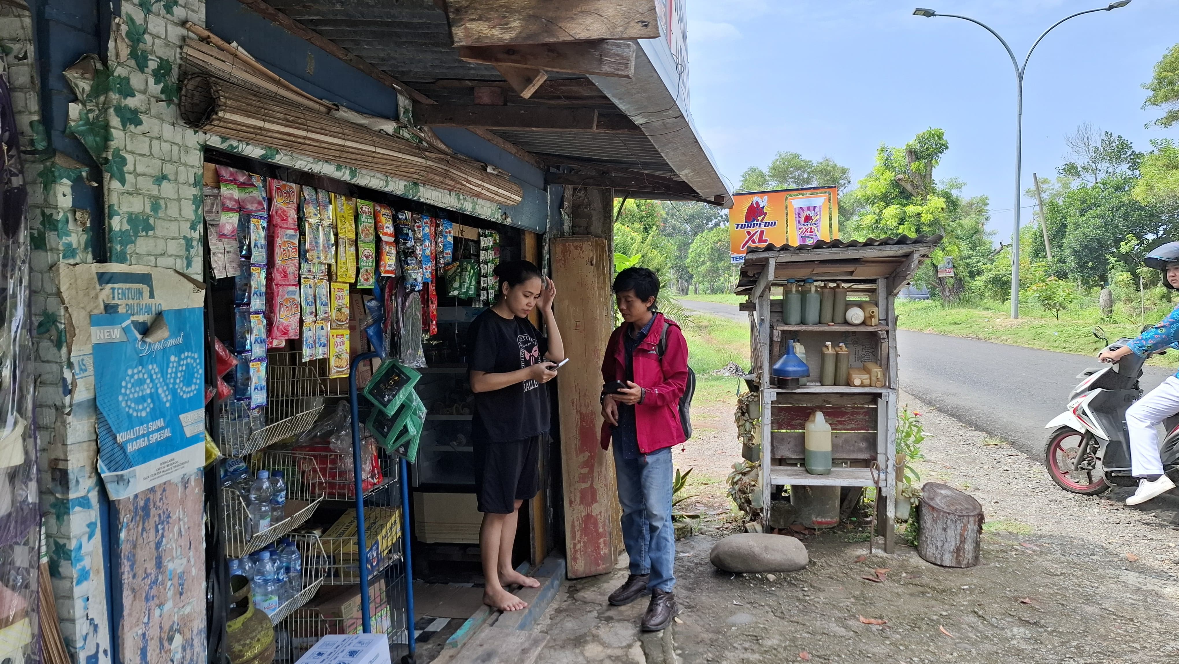 Waspada Aksi Pencurian! 2 Orang Terekam CCTV Coba Bobol Warung di  Lingkar Barat