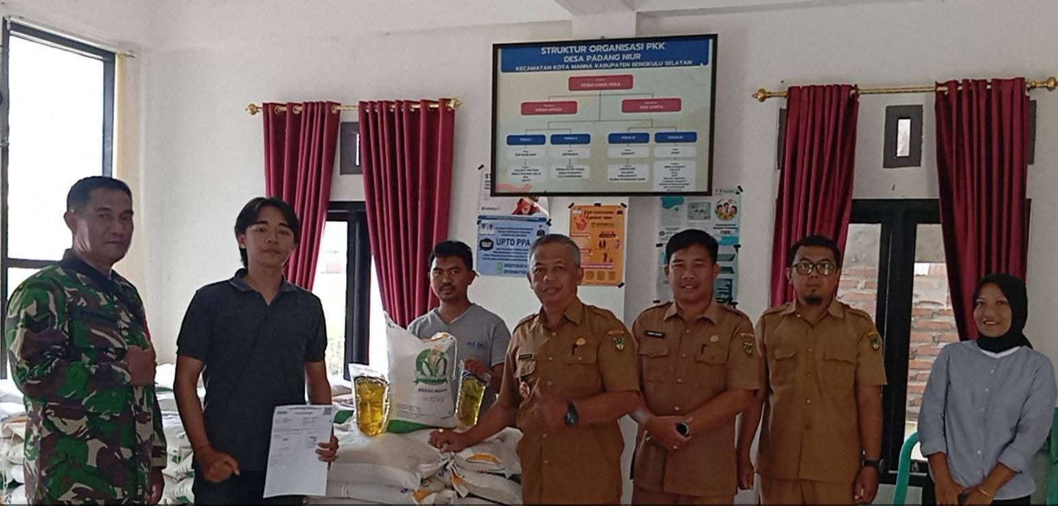 Jaga Daya Beli Masyarakat, Pemkab BS Salurkan Ratusan Ton Beras dan Minyak Goreng