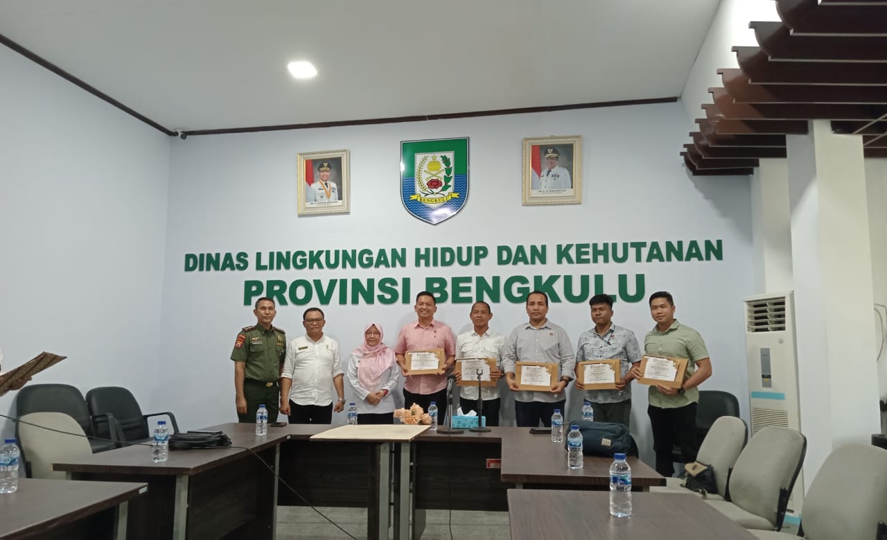 Tangani Kasus Perusakan Hutan, 14 Anggota Polda Bengkulu Terima Penghargaan DLHK Provinsi