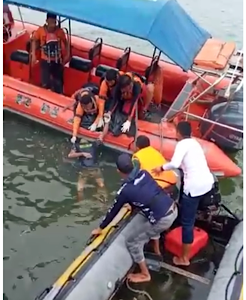 BREAKING NEWS: Sesosok Mayat Ditemukan Terapung di Dermaga Pelindo Pulau Baai