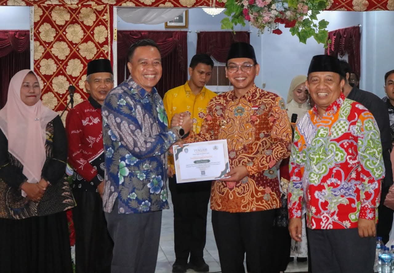 Pemkab Seluma Bagikan BPJS Ketenagakerjaan Gratis untuk 1.116 Nelayan