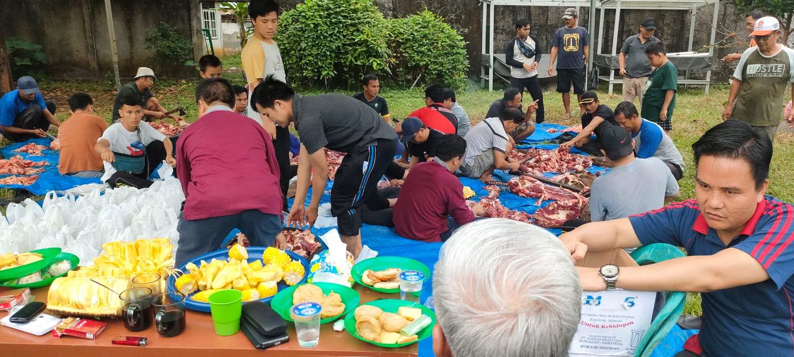 STIESNU Bengkulu Bagikan 400 Paket Daging Kurban ke Warga Sekitar Kampus