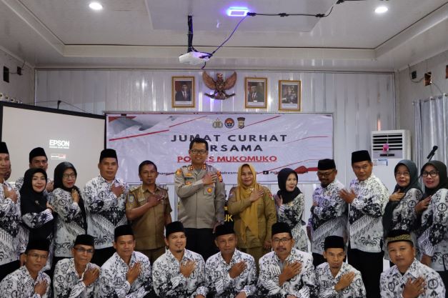 Jumat Curhat, Kapolres Mukomuko Dengarkan Keluhan Guru