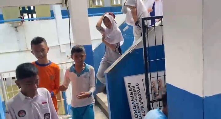 MPLS Hari Kedua, Siswa Baru SMPN 1 Kota Bengkulu Dibekali Simulasi Siaga Bencana