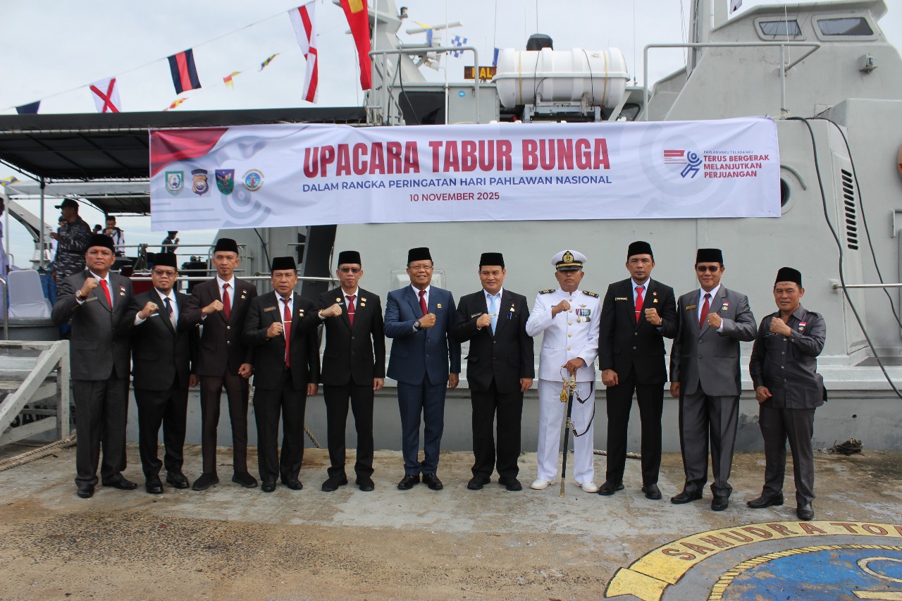 Peringati Hari Pahlawan 2025, Pemprov Bengkulu dan Lanal Tabur Bunga di Laut