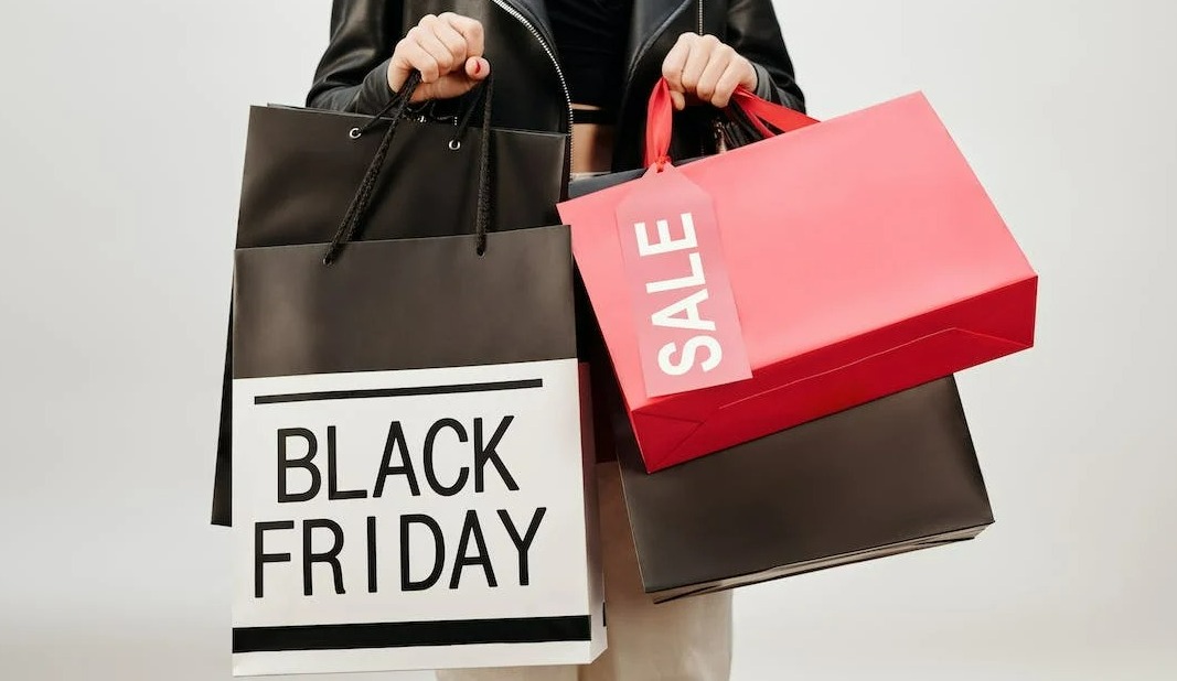 24 November Memperingati Apa? Cek Daftarnya Disini, Ada Black Friday hingga Hari Evolusi