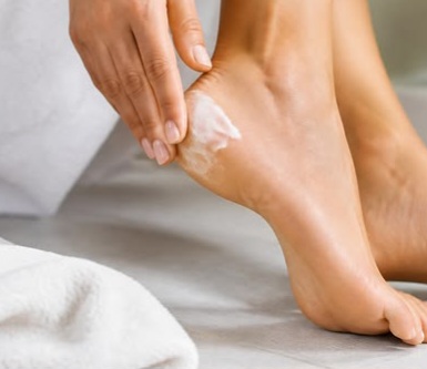 Lakukan Hal Ini, Cara Mengatasi Tumit Kaki Kering dan Pecah-Pecah
