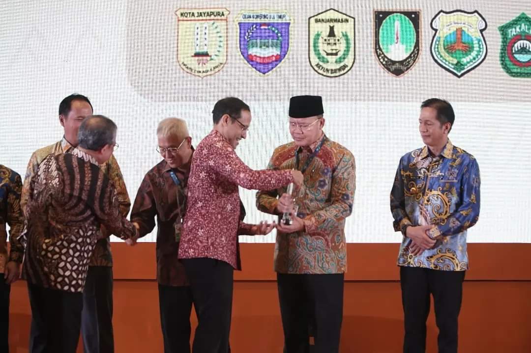 Gubernur Rohidin Mersyah Terima Penghargaan Revitalisasi Bahasa Daerah dari Mendikbudristek RI