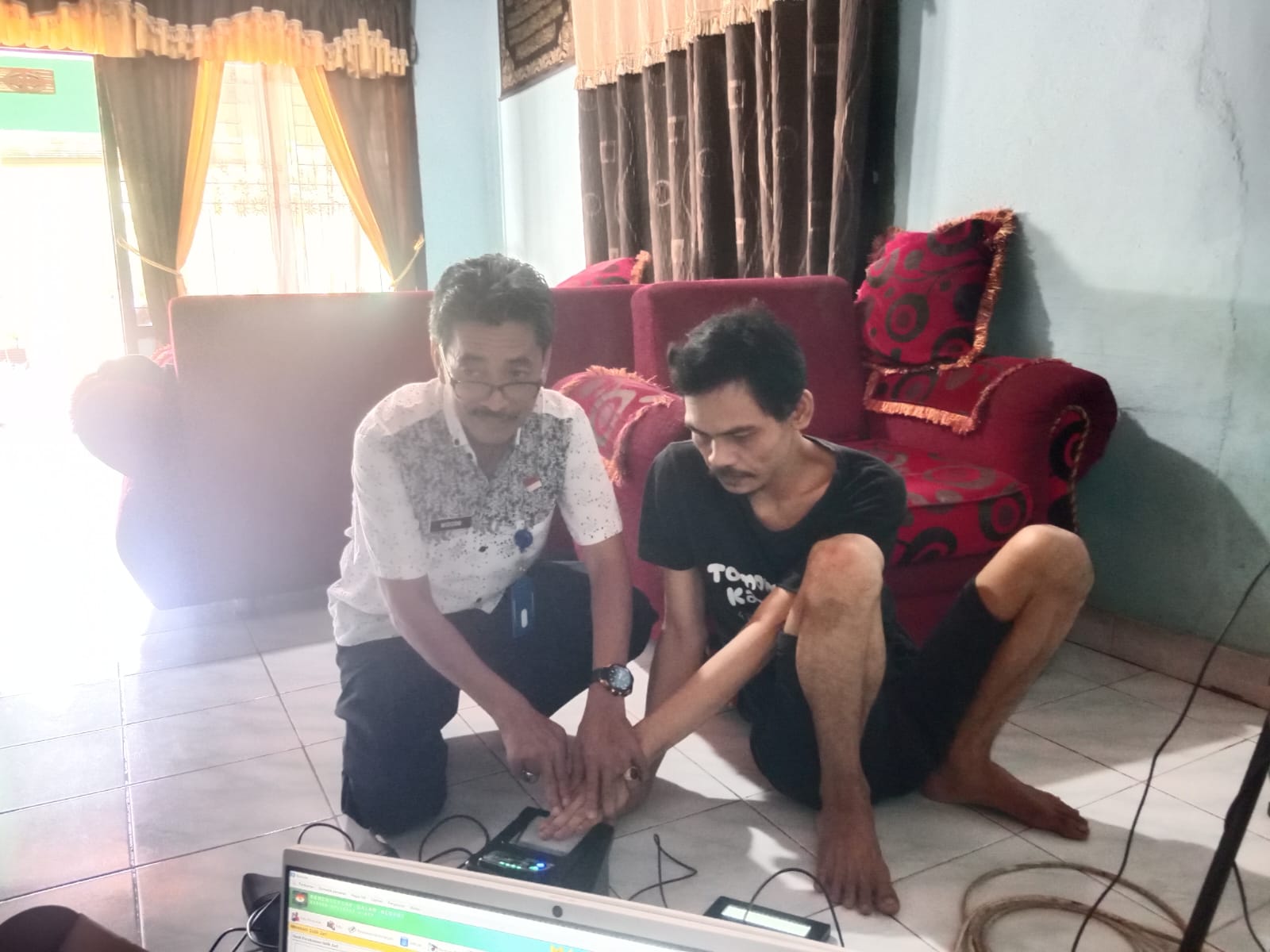 Dukcapil Kota Bengkulu Kunjungi Masyarakat Penyandang Disabilitas untuk Perekaman e-KTP