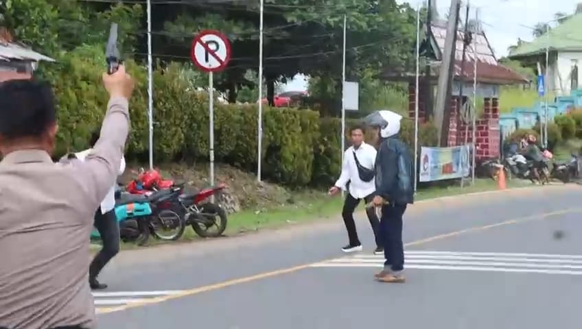 Terjaring Razia Kendaraan Bermotor, Seorang Pria Ancam Polisi Pakai Sajam