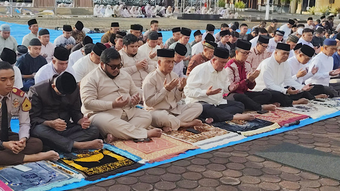 Momen Idulfitri 1447 H, Kapolda Bengkulu dan Ribuan Warga Salat Id Berjemaah di Mapolda