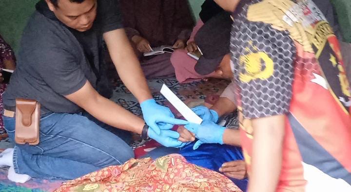 Warga Desa Taba Tembilang Temukan Lansia Tewas Tak Wajar di Belakang Masjid 