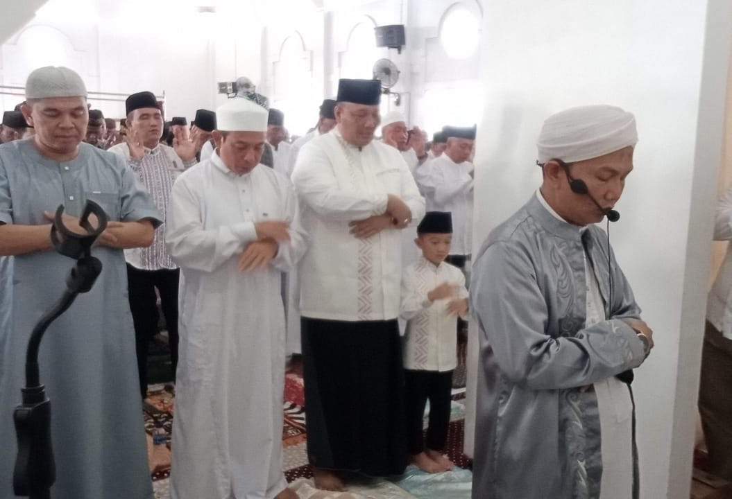 Khidmat, Walikota dan Forkopimda Bengkulu Salat Idulfitri di Masjid Merah Putih