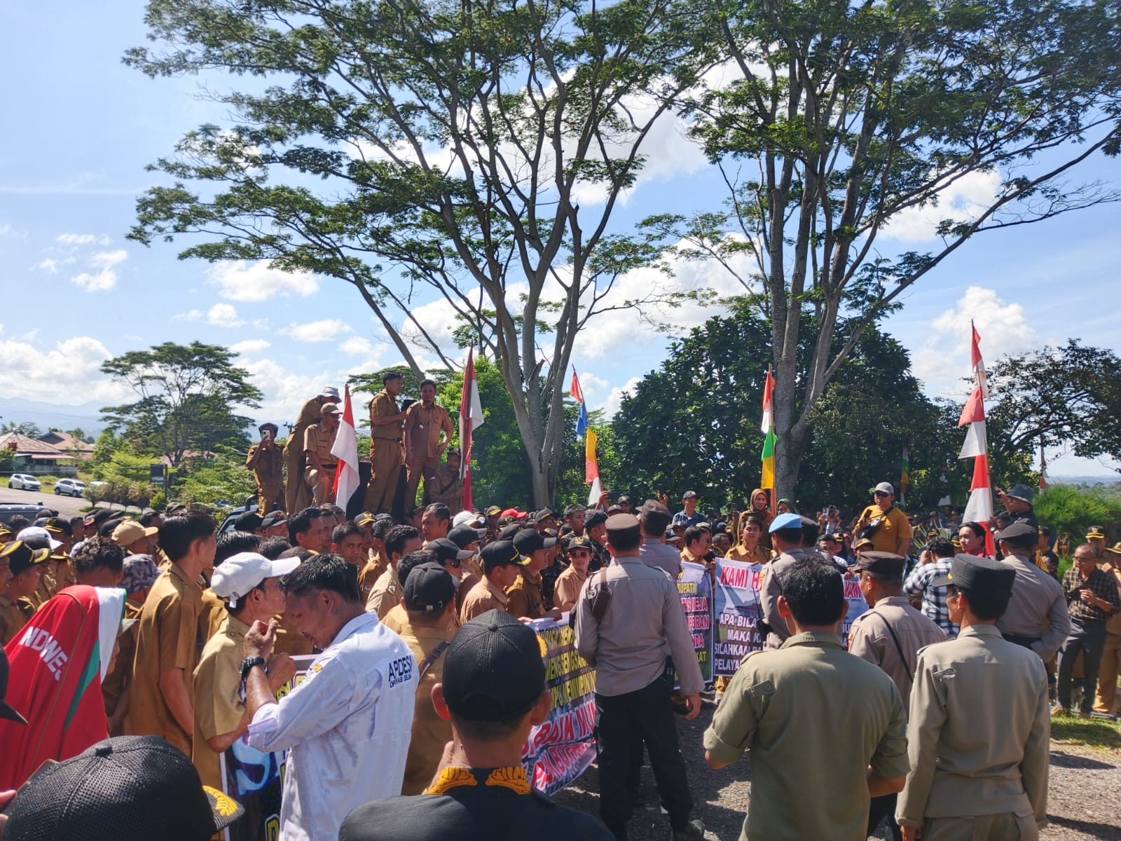 Bupati Seluma Diultimatum Perangkat Desa, Kades dan BPD: Selesaikan Masalah atau Mundur!