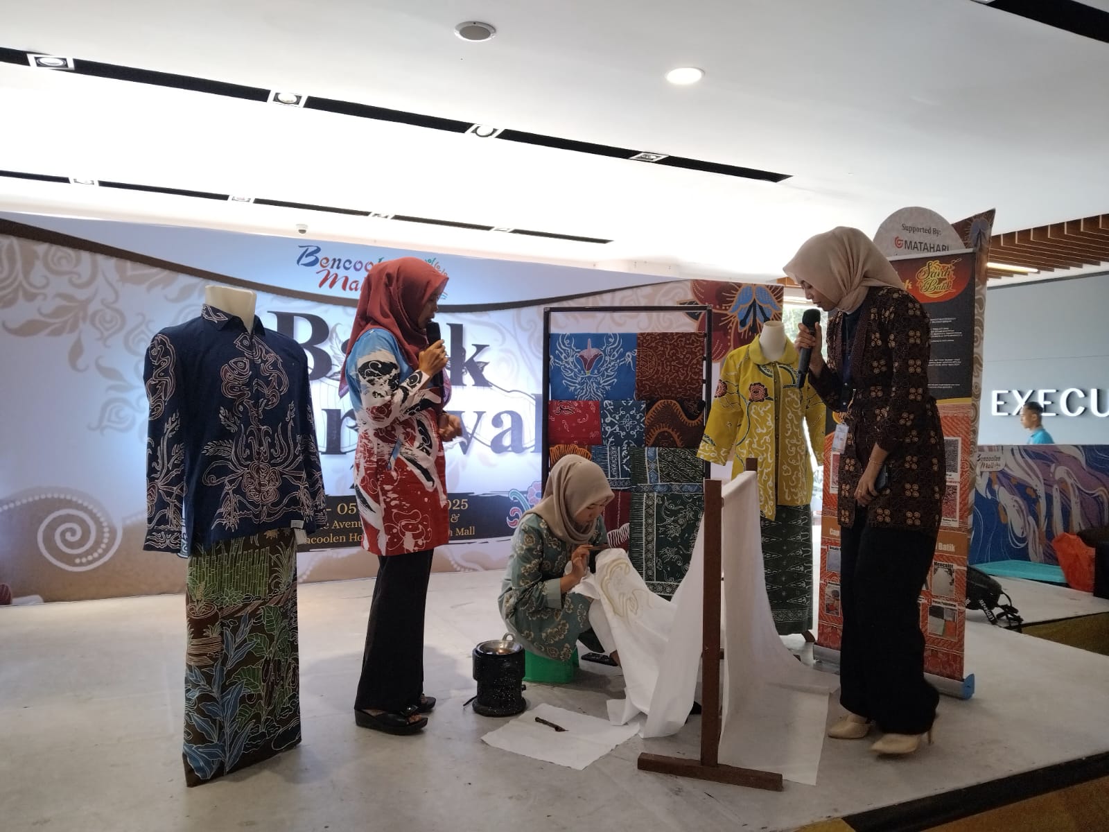 Hari Batik Nasional, Bencoolen Mall Hadirkan Panggung Kreativitas Lewat Batik Carnival