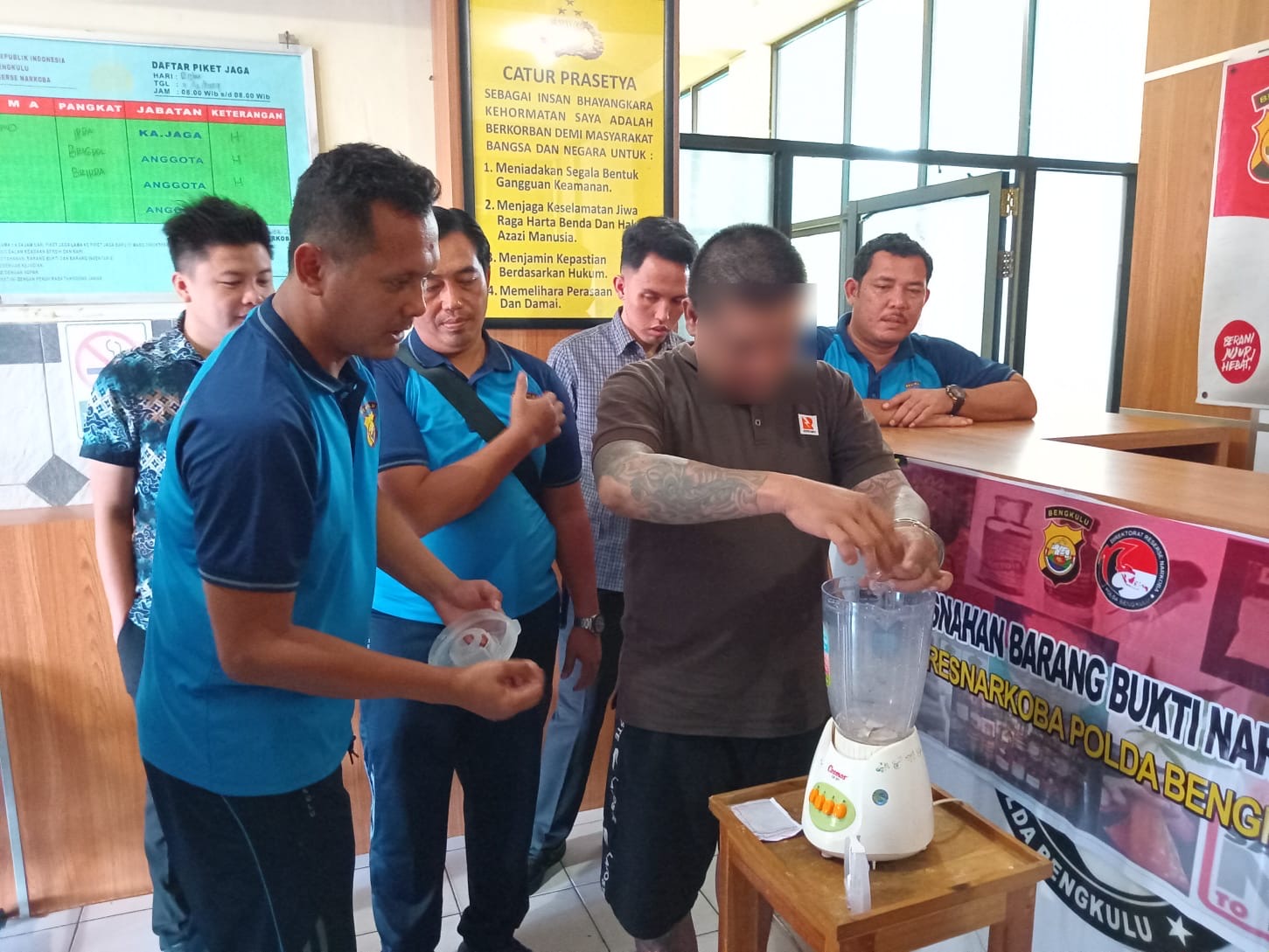 Tertangkap Lagi, Bandar Sabu Musnahkan Barang Bukti di Hadapan Polisi