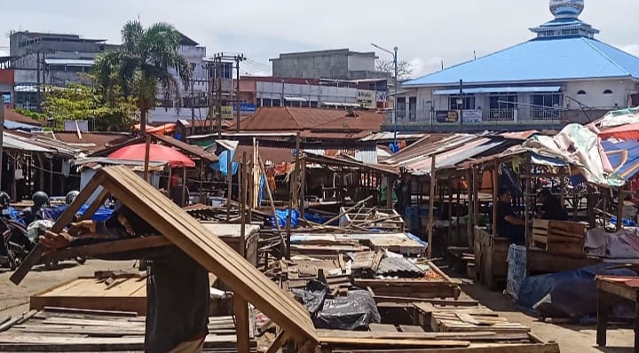 Pasar Panorama Kota Bengkulu Ditata, Puluhan Pedagang Bongkar Lapak 