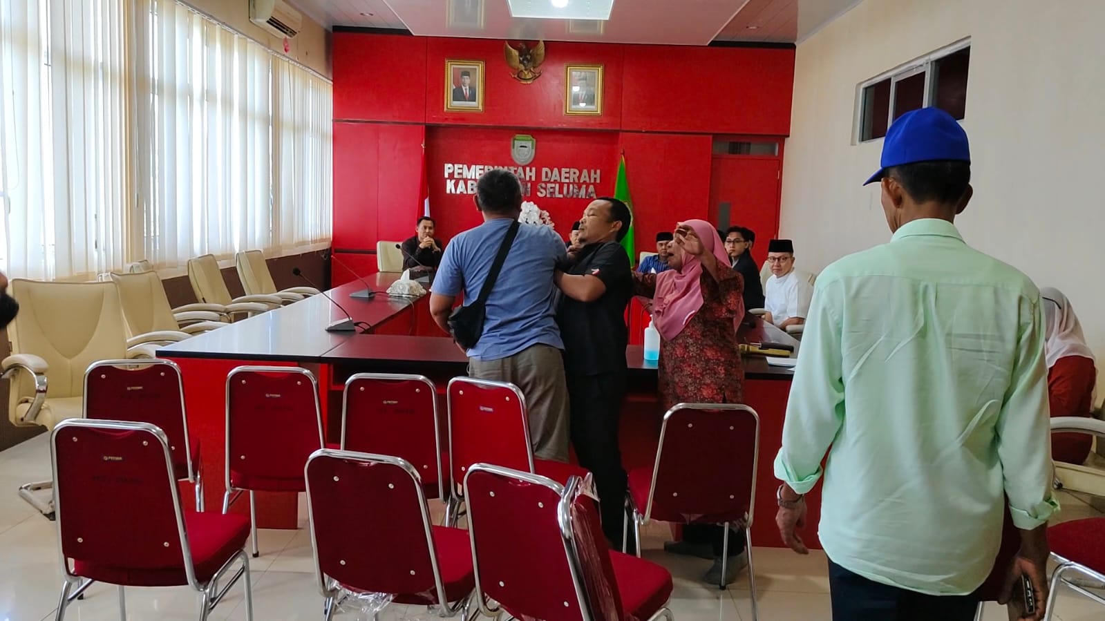 DPRD Seluma Dinilai Berat Sepihak, 15 Orang Perwakilan Desa Dusun Baru Walk Out Saat Hearing