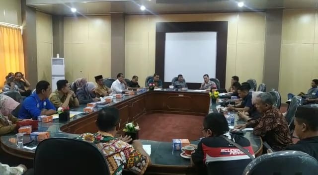 Puluhan Anggota FSPPP dan SPSI Bengkulu Tengah Geruduk Kantor Dewan