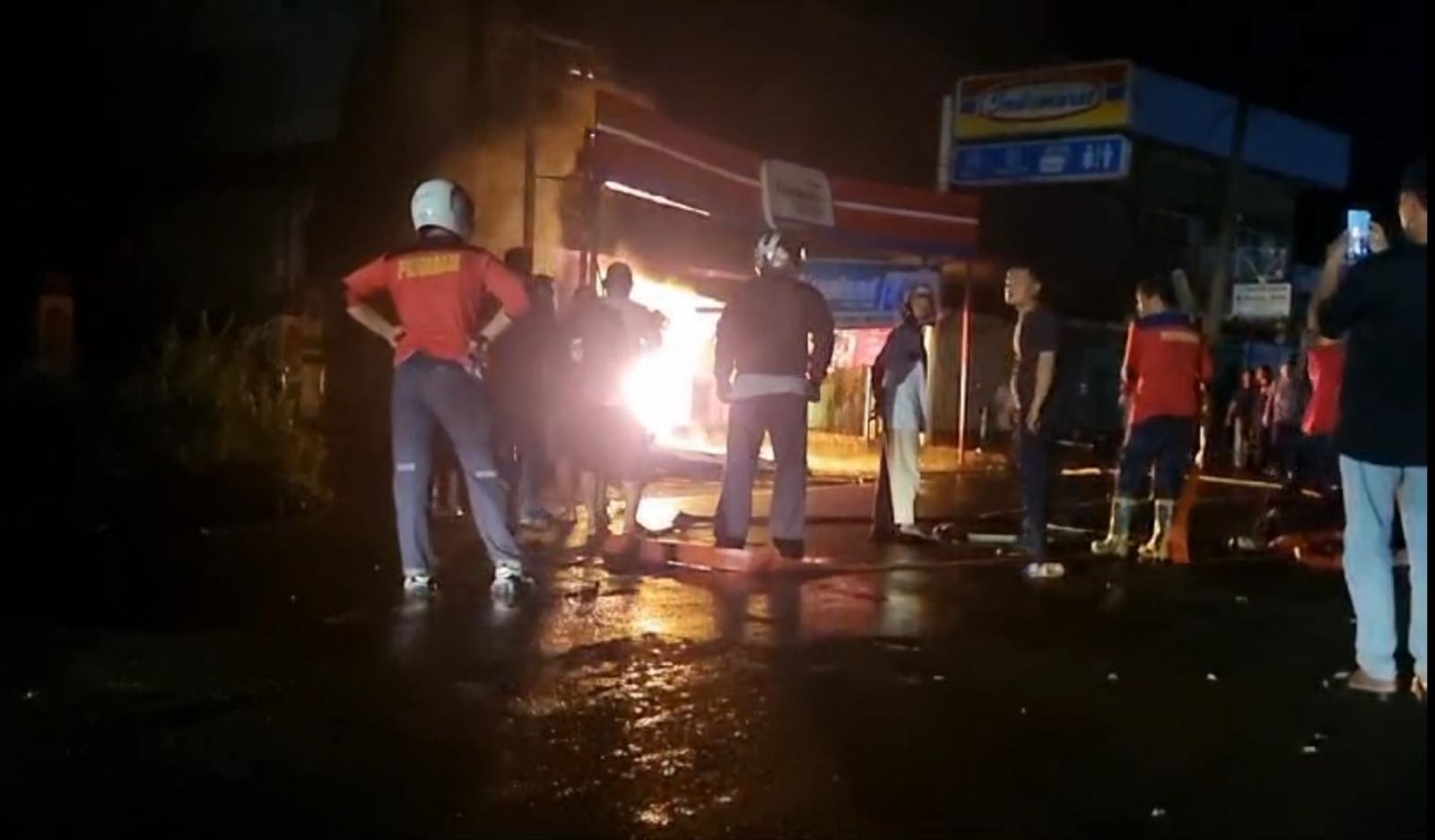 Toko Sparepart Motor di Bengkulu Selatan Ludes Terbakar, Pemilik Rugi Miliaran