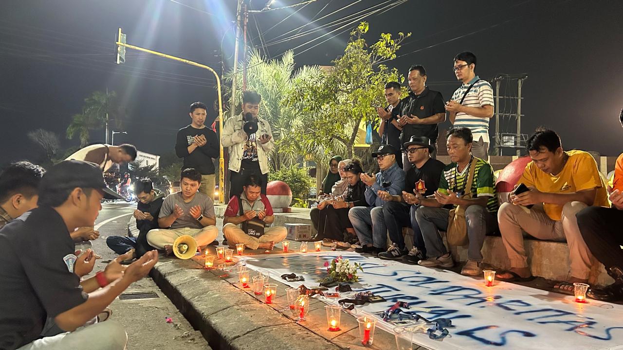 Lilin Solidaritas Menyala, Wartawan Bengkulu Desak Pencarian 5 Jurnalis Hilang di Selat Sunda Diperpanjang