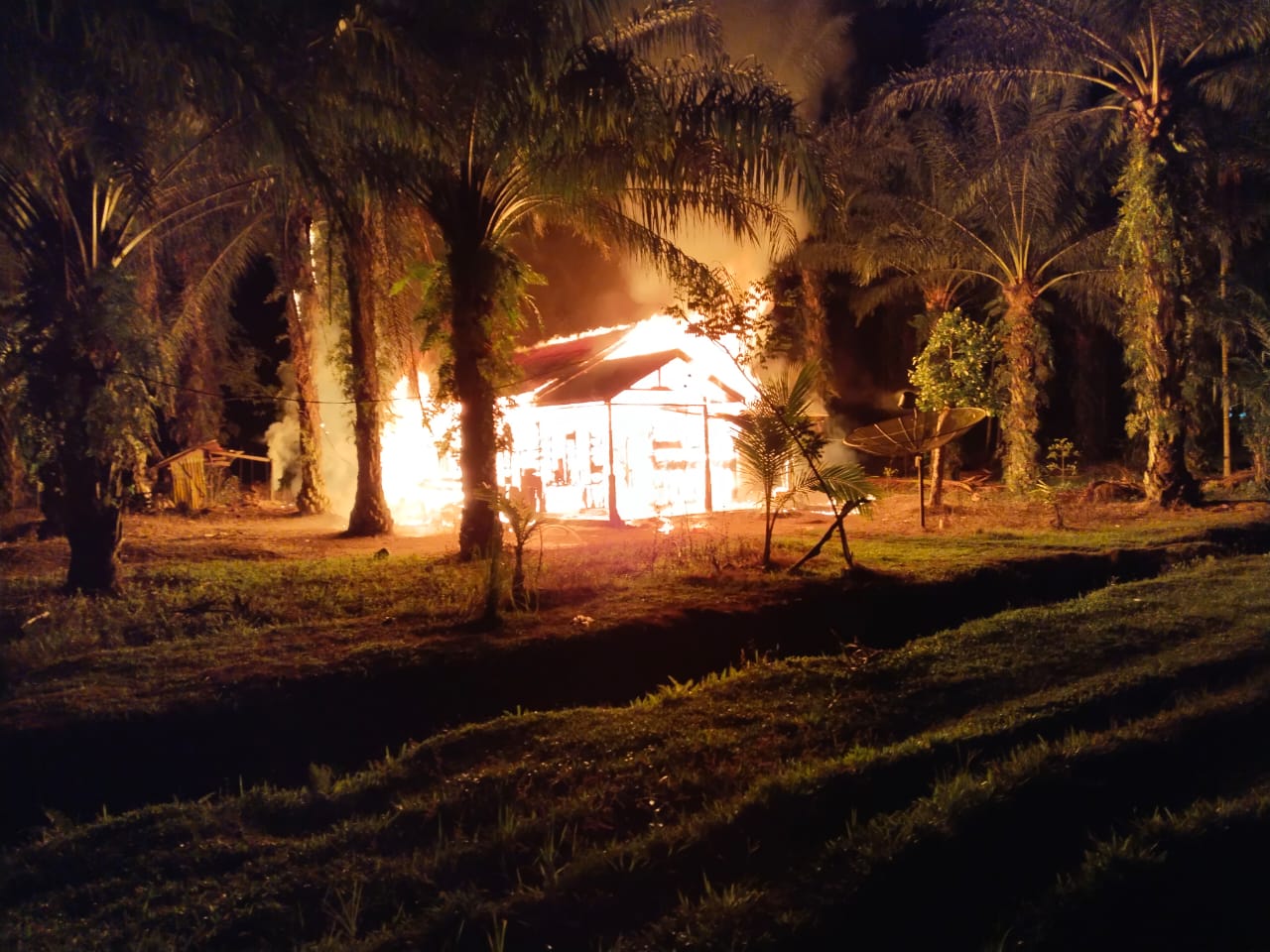 Duka Jelang Lebaran, Rumah Janda di Kecamatan XIV Koto Ludes Terbakar