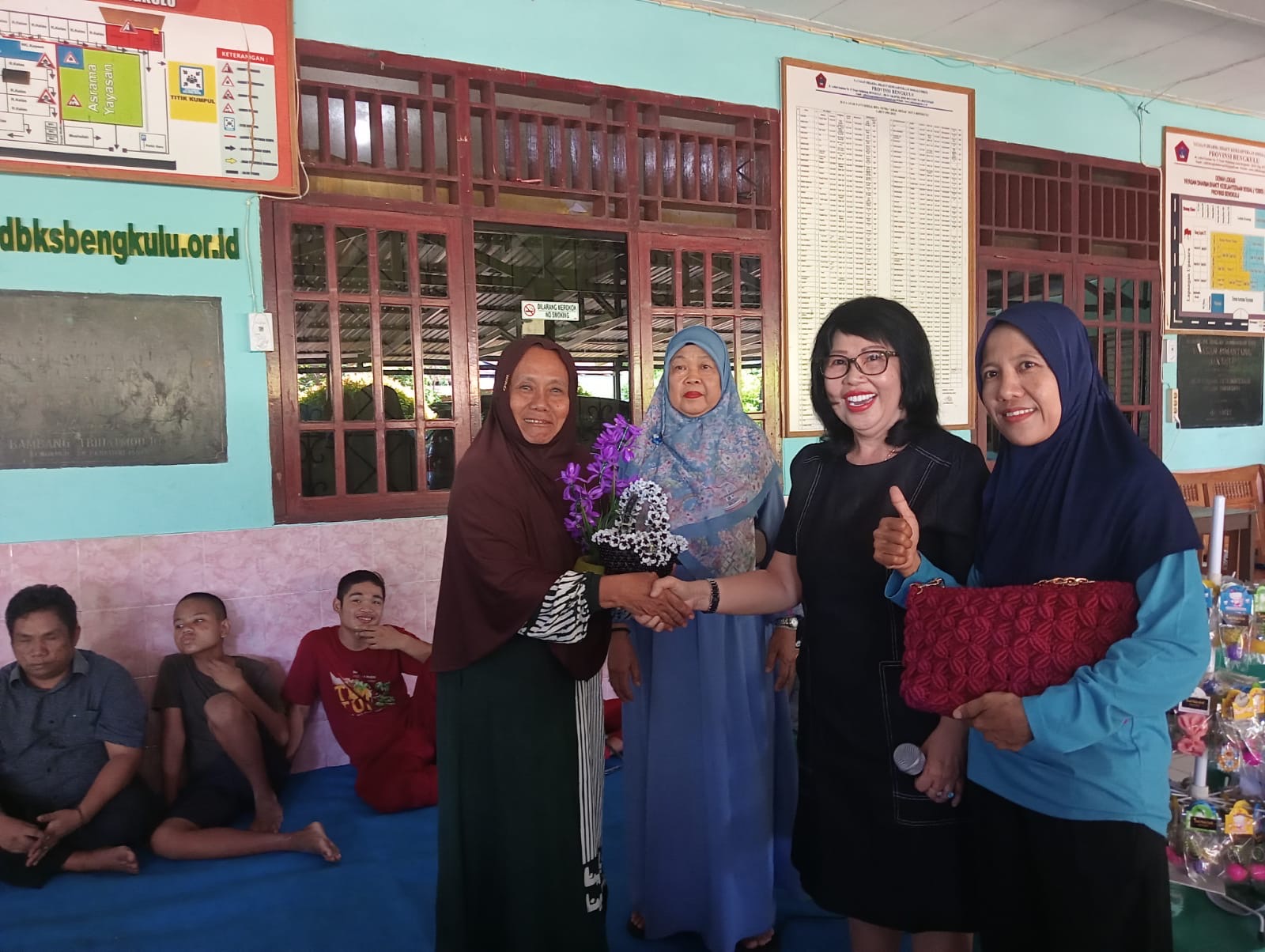 Dari Nasi Bungkus hingga Kerajinan Tangan, Lina Tandri Tebar Kebaikan di Panti Sosial