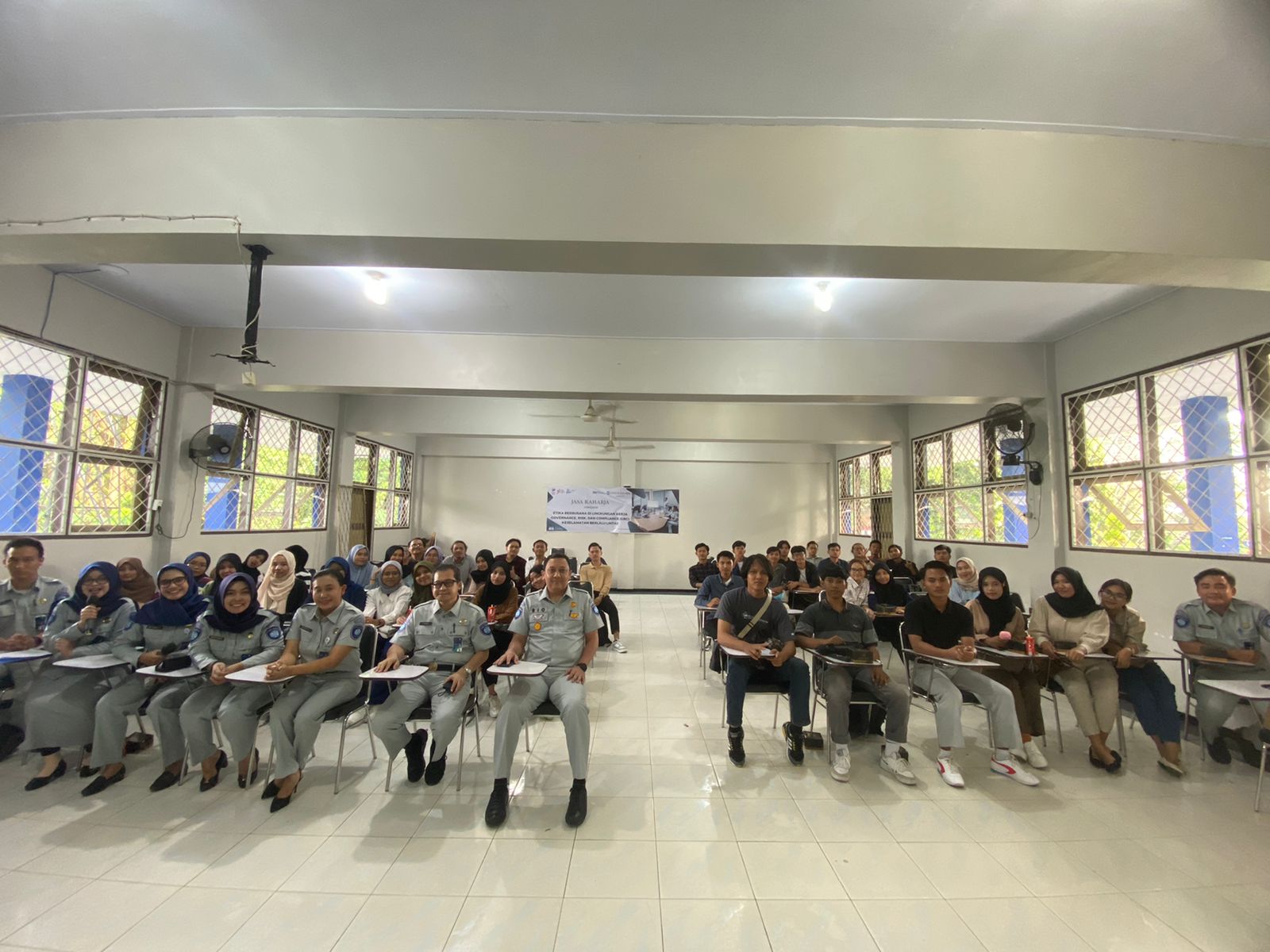 50 Mahasiswa Manajemen UNIB, Ikuti Program Mengajar Jasa Raharja Cabang Bengkulu