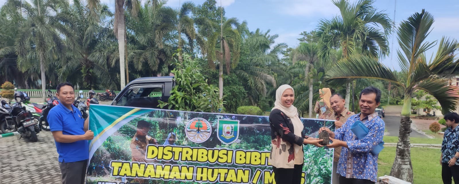 Bagikan Bibit Tanaman Gratis, DLHK Provinsi Bengkulu Harap Bisa Bermanfaat Ekologis dan Ekonomis