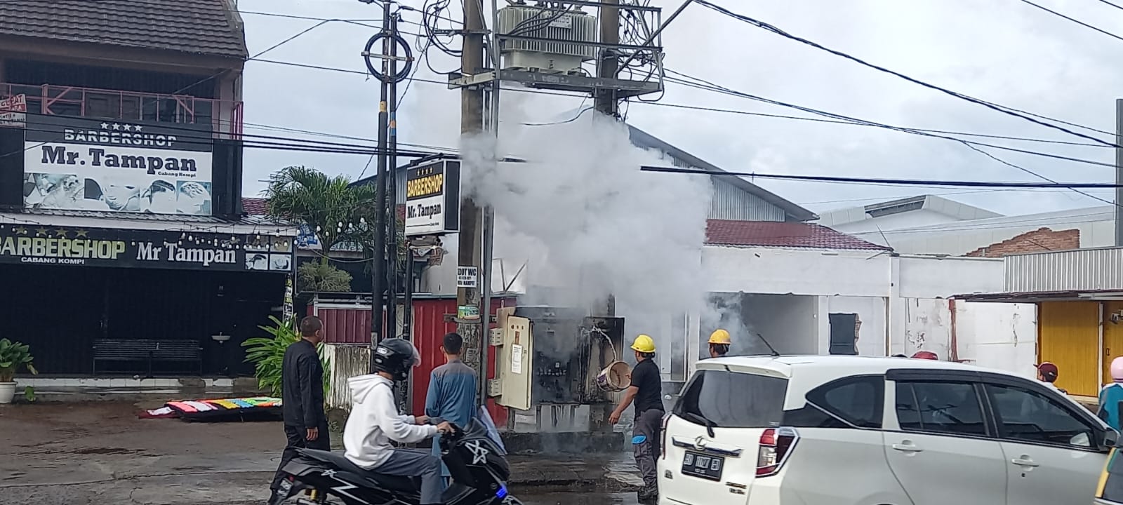 Gardu PLN di Jalan Merawan Terbakar dan Meledak, Rumah Warga Mati Lampu