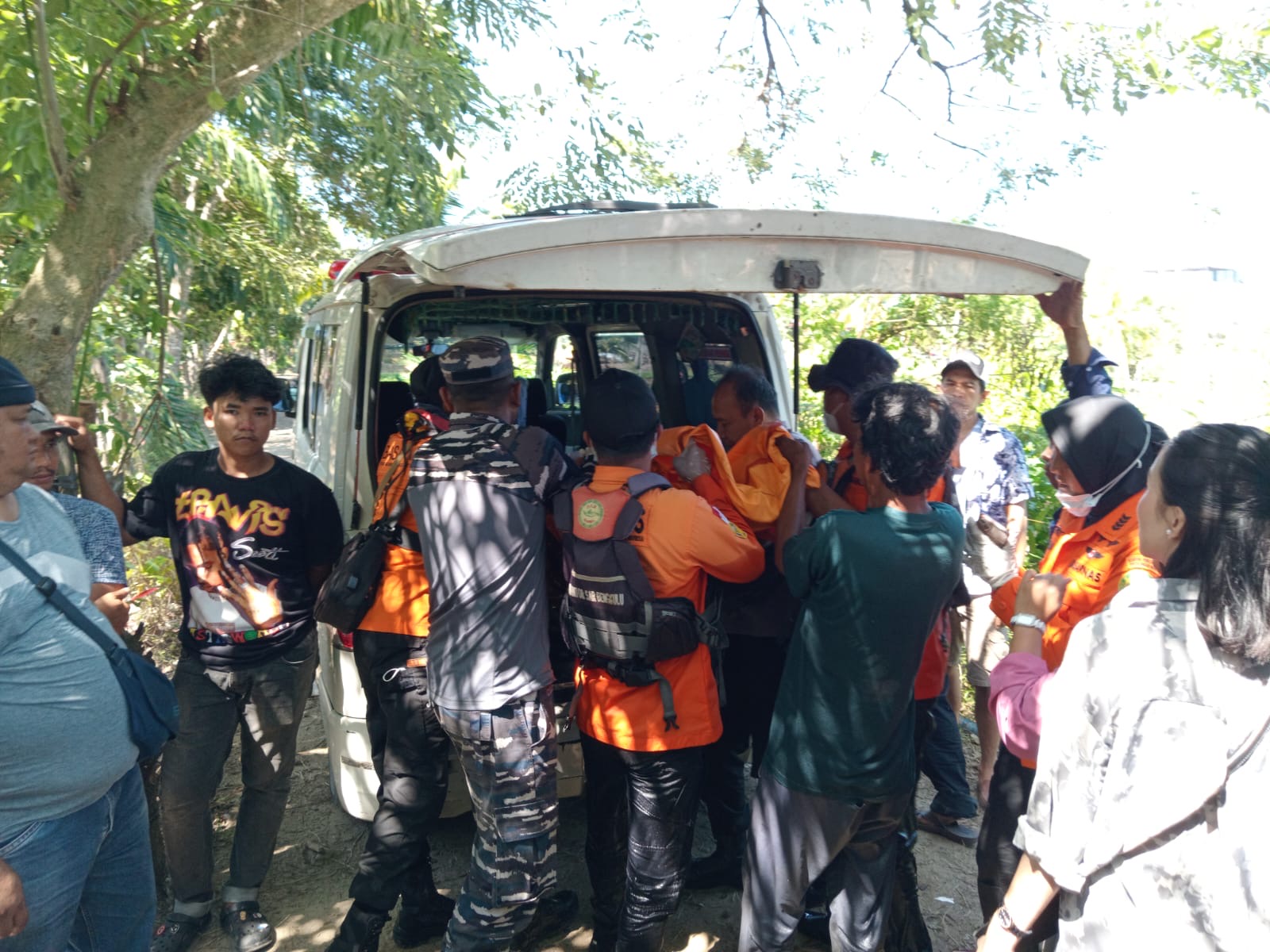 BREAKING NEWS: Sesosok Mayat Diduga Perempuan Ditemukan Mengambang di Muara Jenggalu