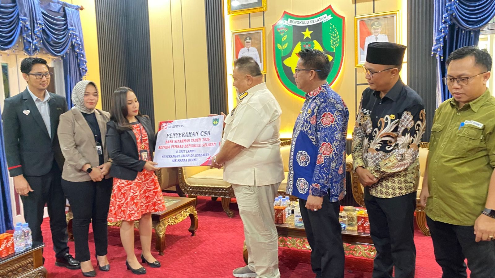 Sinergi Pemda dan Bank Sinarmas, Jembatan Air Manna Duayu Kini Dilengkapi Lampu Jalan