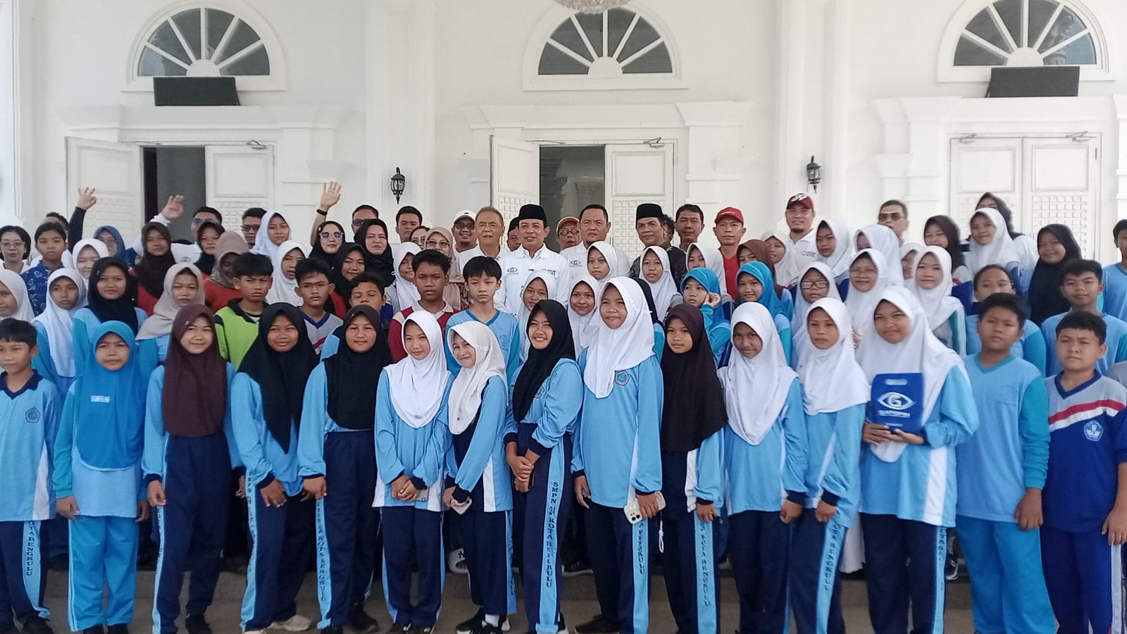 Pemkot dan GAPOPIN Bagikan 189 Kacamata Gratis untuk Pelajar Kota Bengkulu