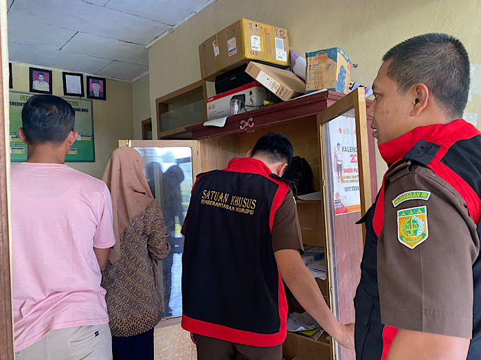 Dugaan Korupsi Dana Desa Cirebon Baru, Kantor Desa hingga Kecamatan Digeledah Jaksa