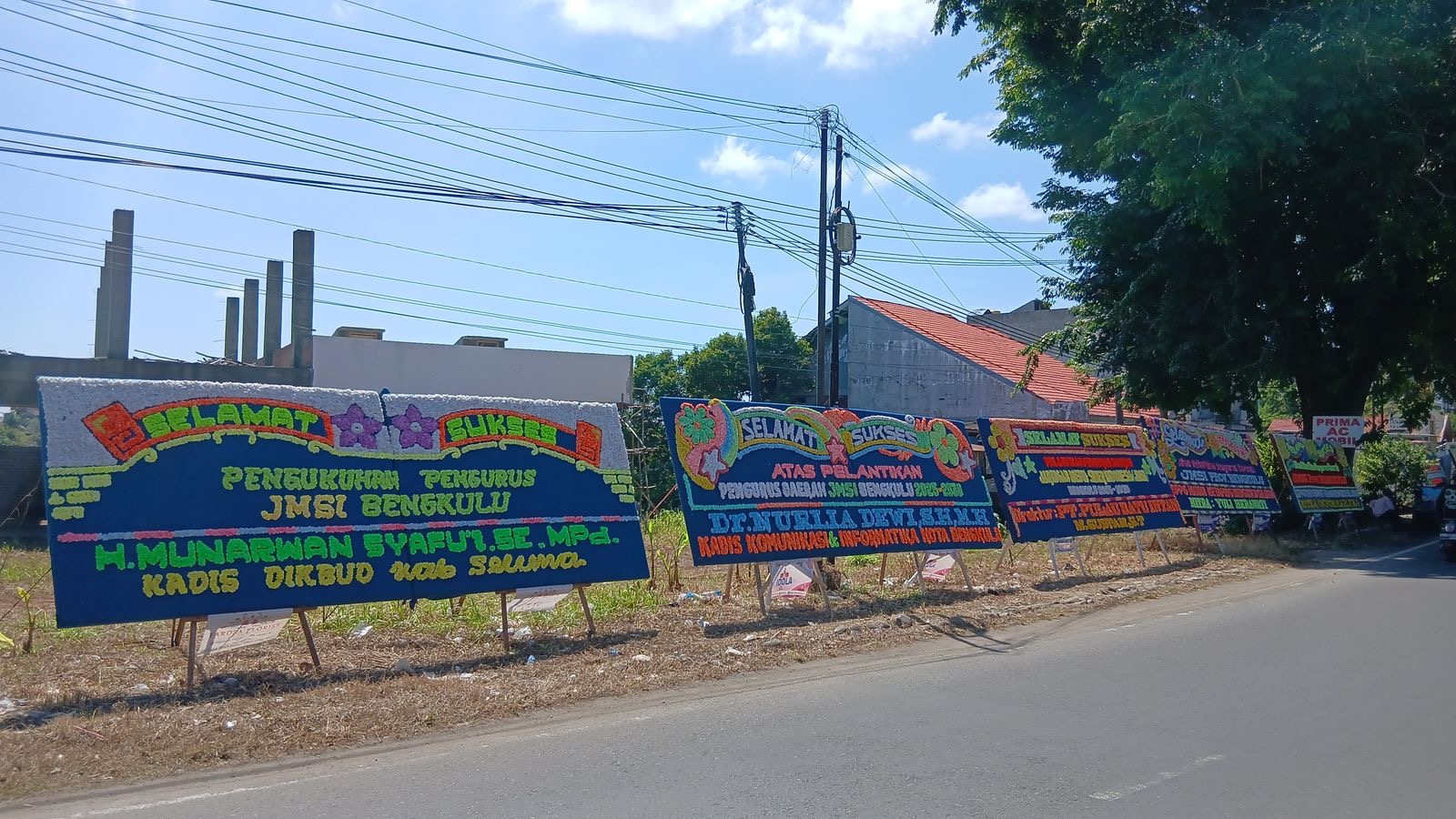 Geliatkan Pengusaha Lokal, Ratusan Papan Bunga Padati Lokasi Pelantikan JMSI Bengkulu 2025-2030