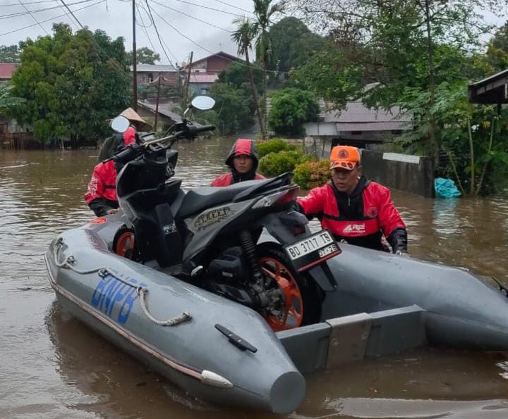 Kota Bengkulu Dilanda Hujan Deras, BPBD Terjunkan Personel Evakuasi di Wilayah Rawan Banjir